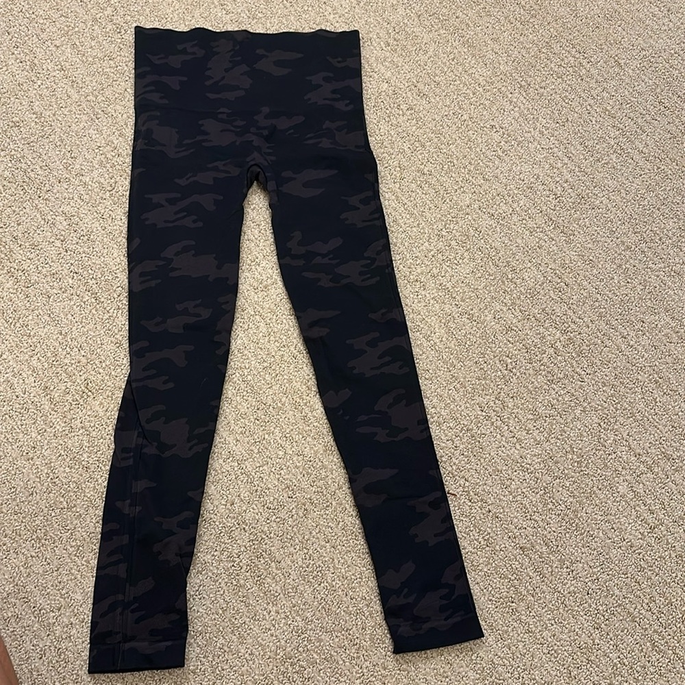 Spanx medium blue/dark grey camo leggings